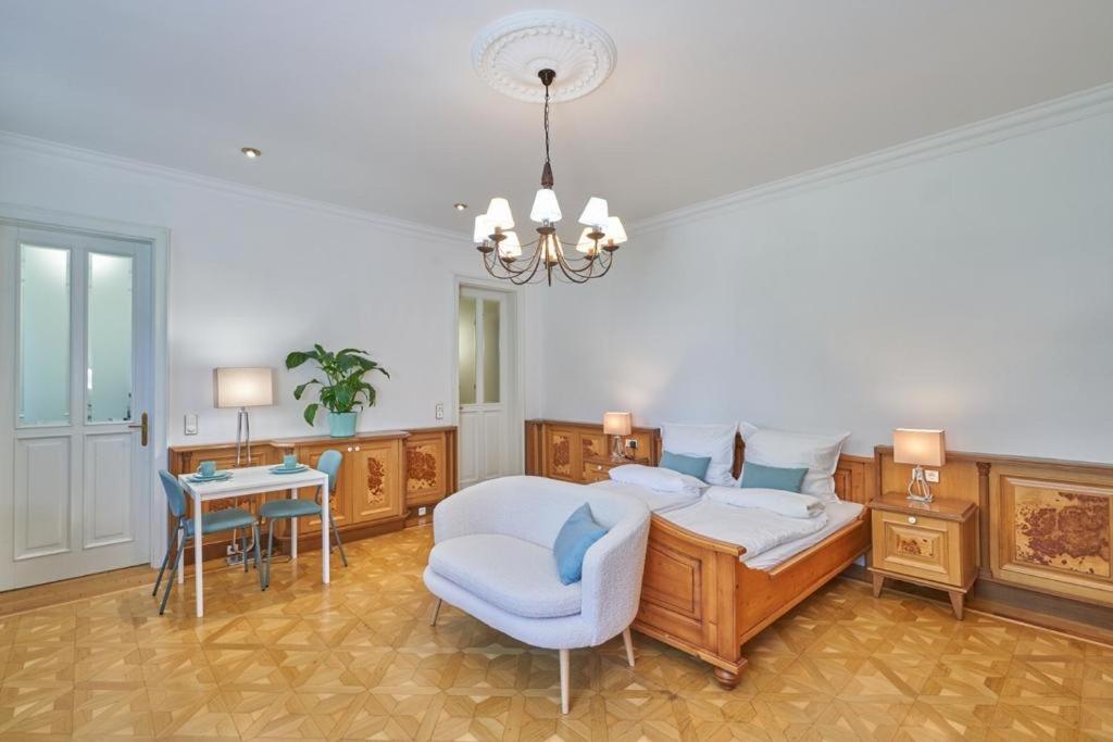Exclusive Entry: Cozy Guestroom
