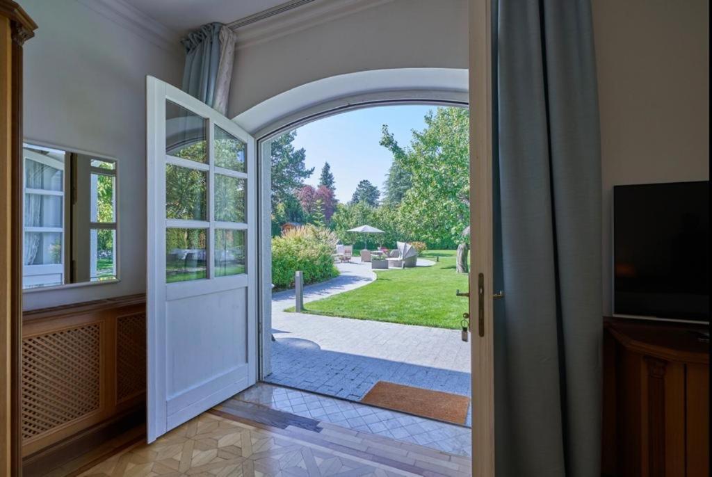 Exclusive Entry: Cozy Guestroom