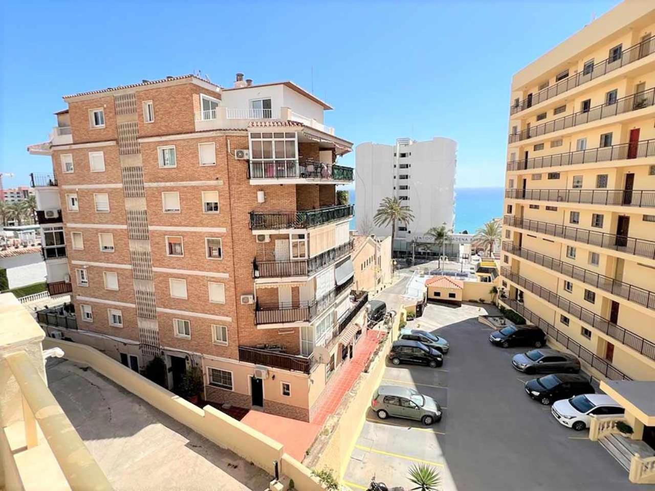 Doble terraza espacioso con vistas, piscina y parking