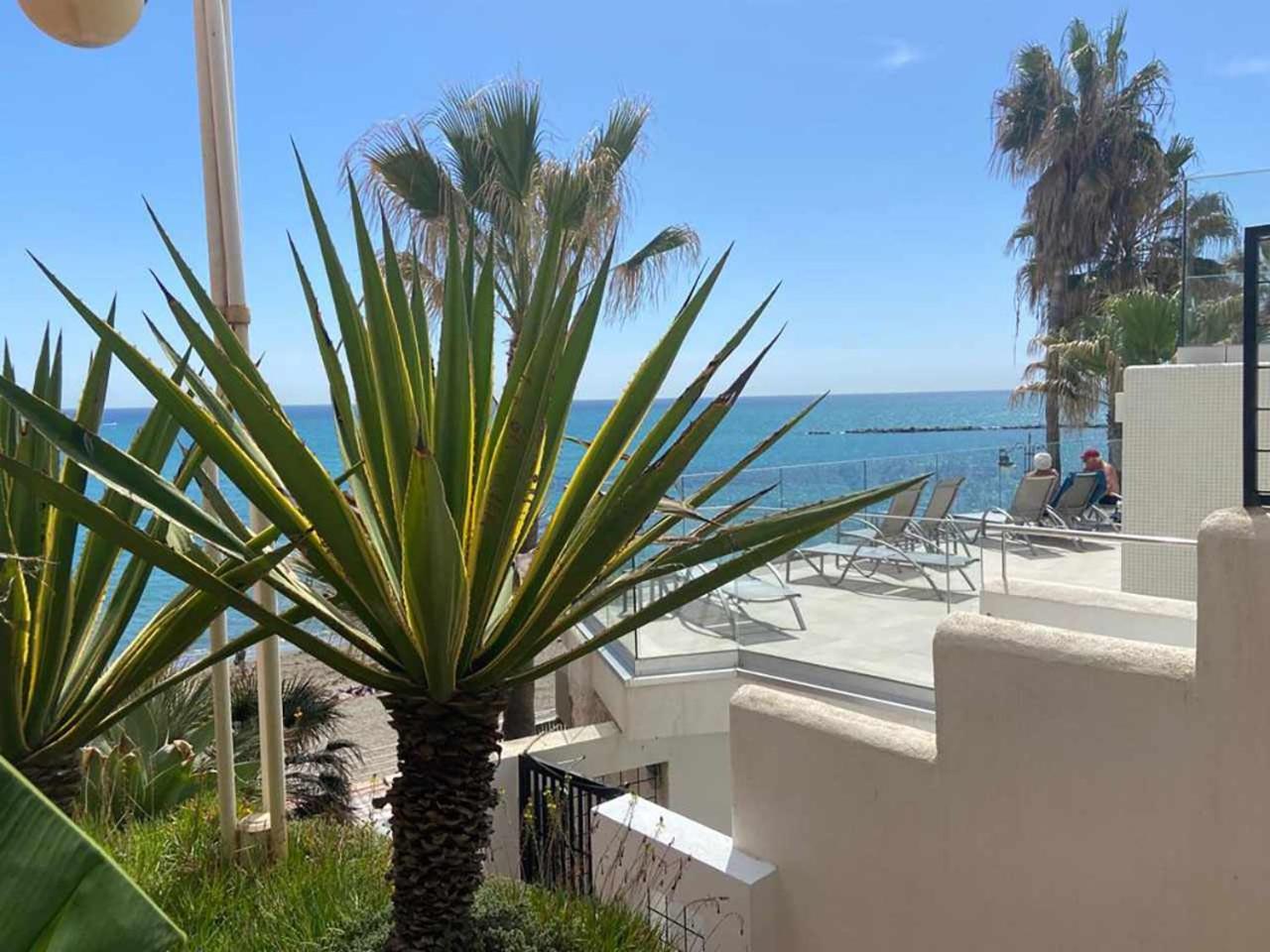 Doble terraza espacioso con vistas, piscina y parking