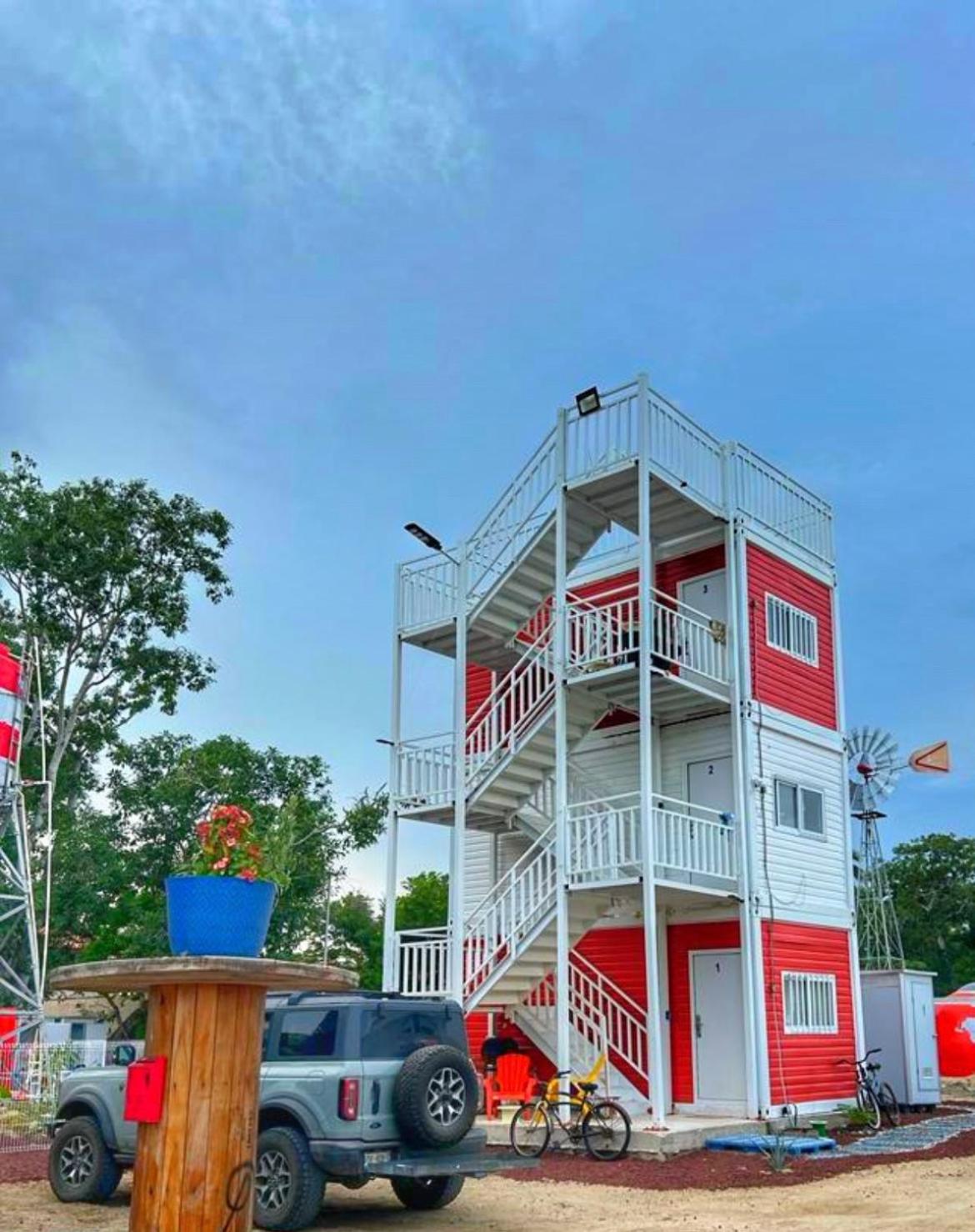 Departamento Kalahan, cerca de la playa