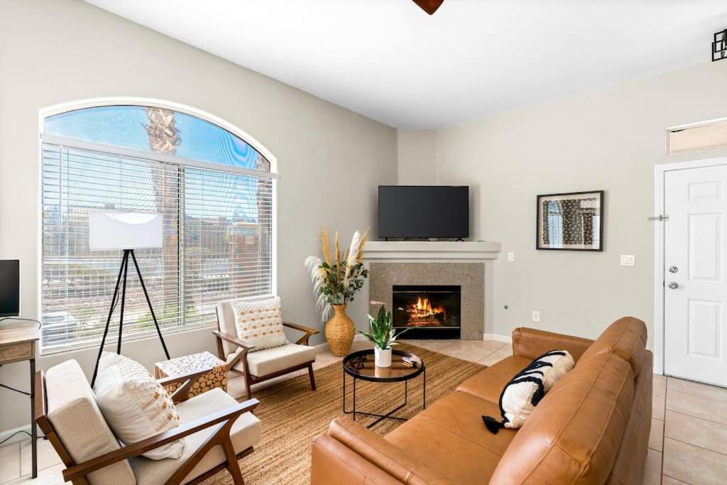 Live in Style: Luxury Condo view 2
