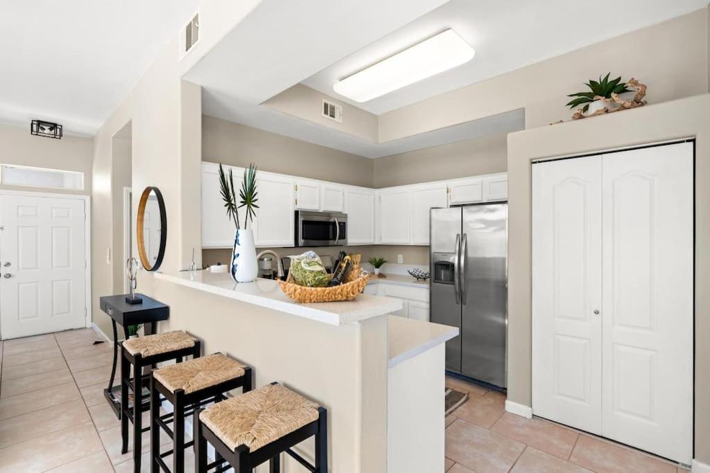 Live in Style: Luxury Condo view 5