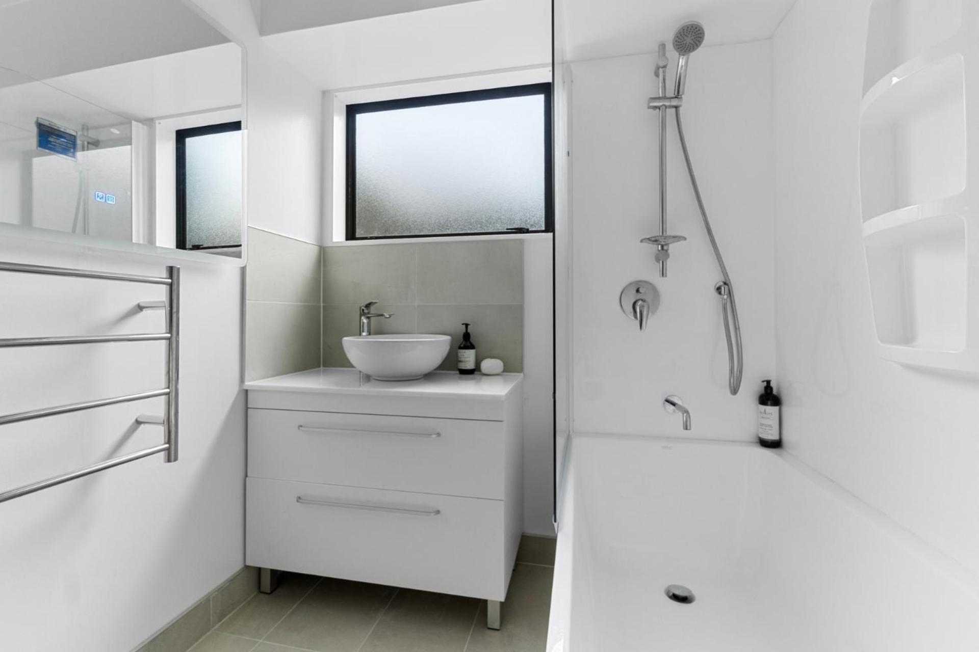 Central Comforts - Mount Eden Holiday Home view 5