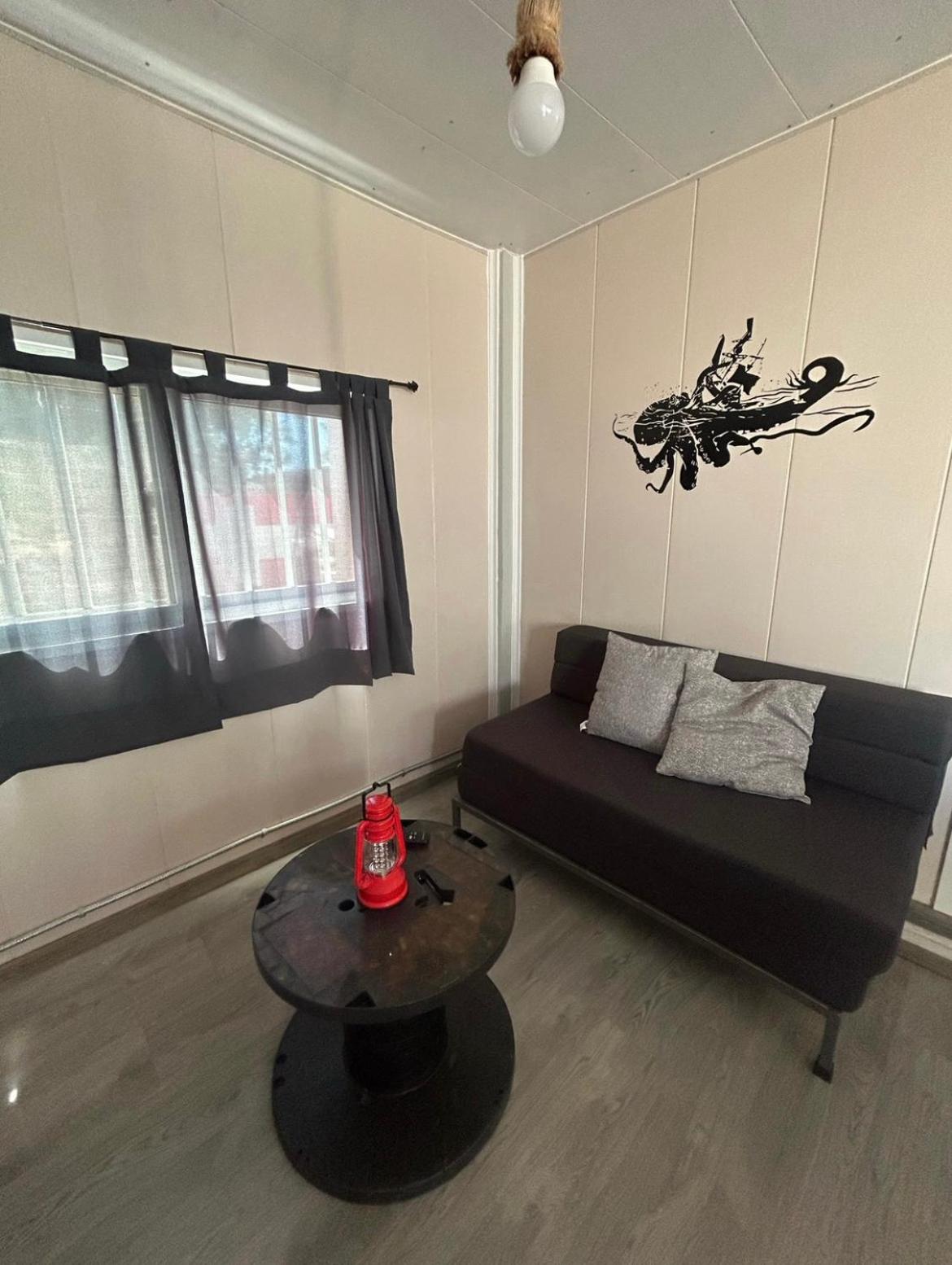 Departamento Kalahan, cerca de la playa