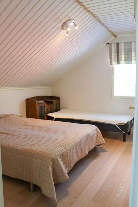 Dazzling and spacious Villa Huvikumpu by the lake