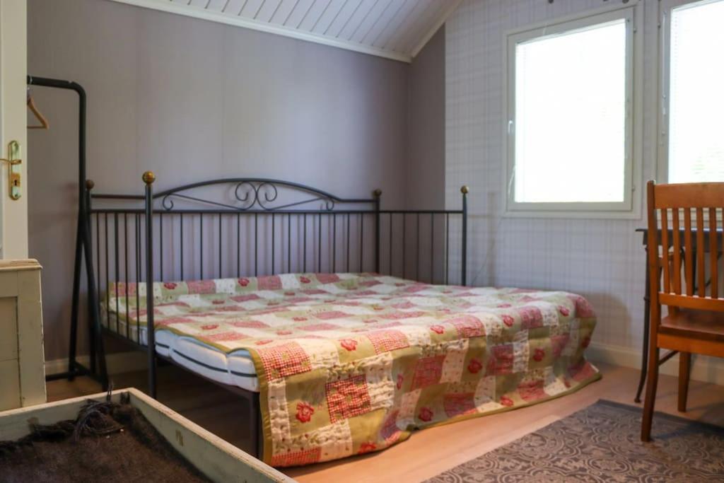 Dazzling and spacious Villa Huvikumpu by the lake