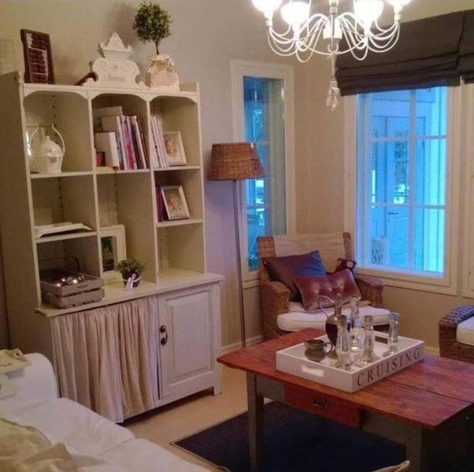 Dazzling and spacious Villa Huvikumpu by the lake
