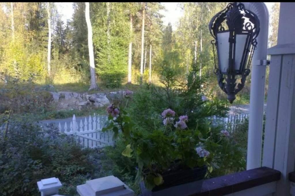 Dazzling and spacious Villa Huvikumpu by the lake