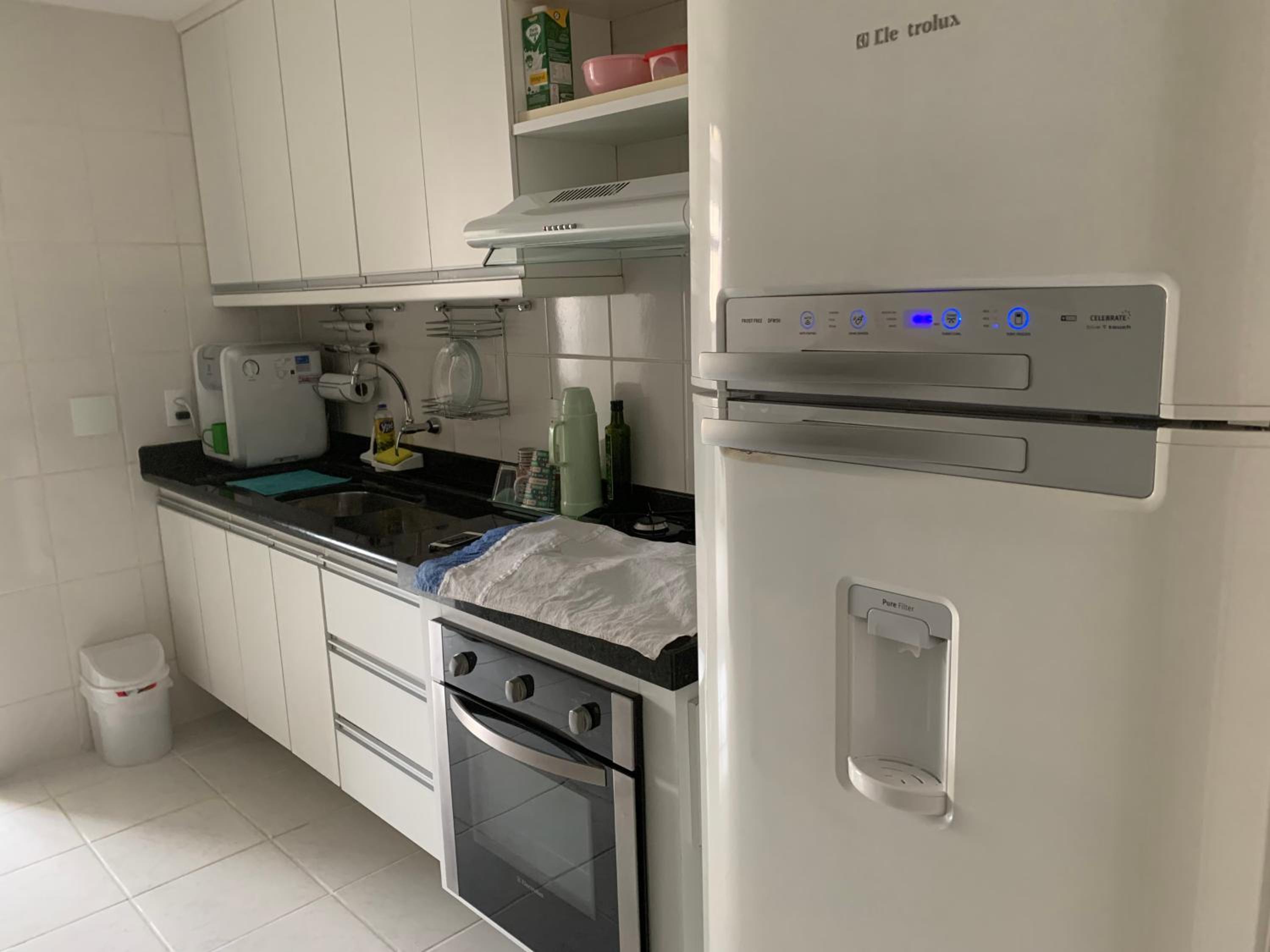 Apartamento na Praia do Morro -160 metros da praia -Ar condicionado e internet -Perto de tudo