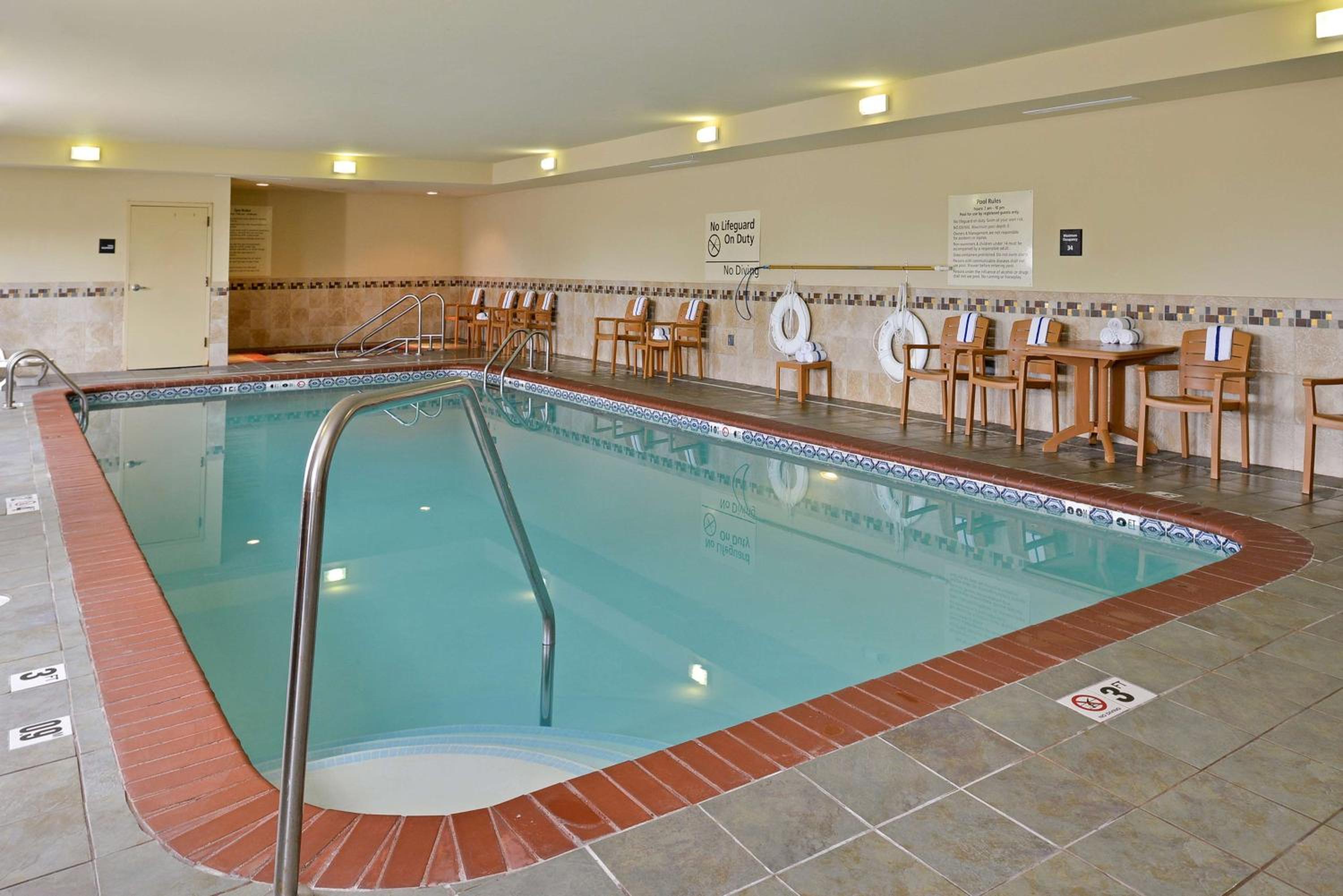 Hampton Inn Muscatine - Property Image 2