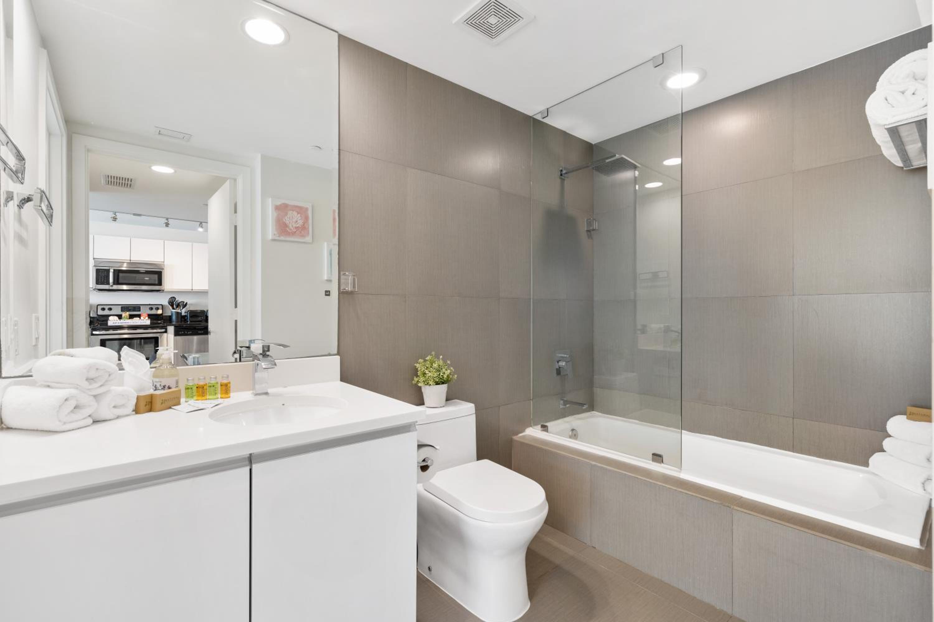 Dharma Home Suites Miami Beach at Monte Carlo