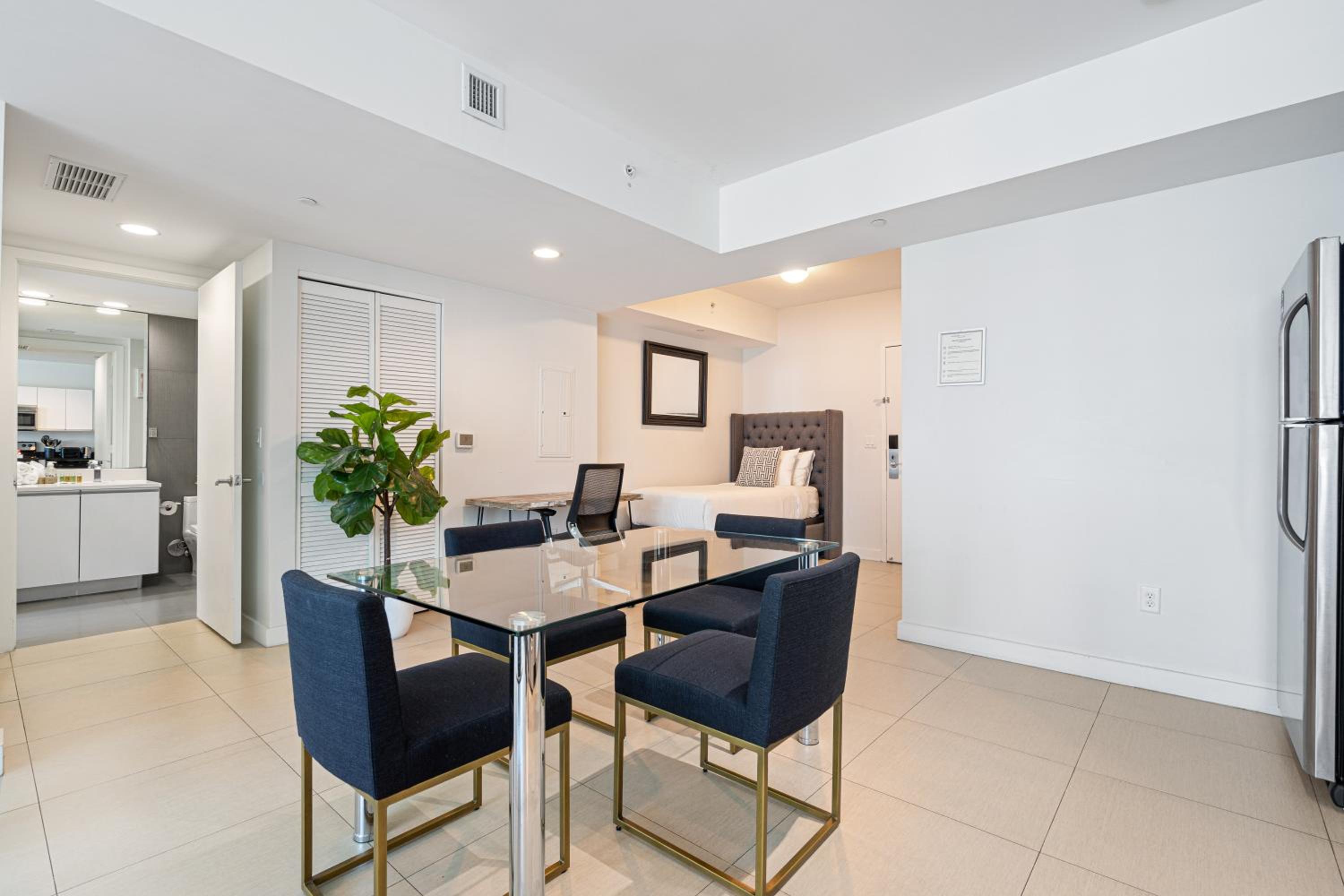 Dharma Home Suites Miami Beach at Monte Carlo