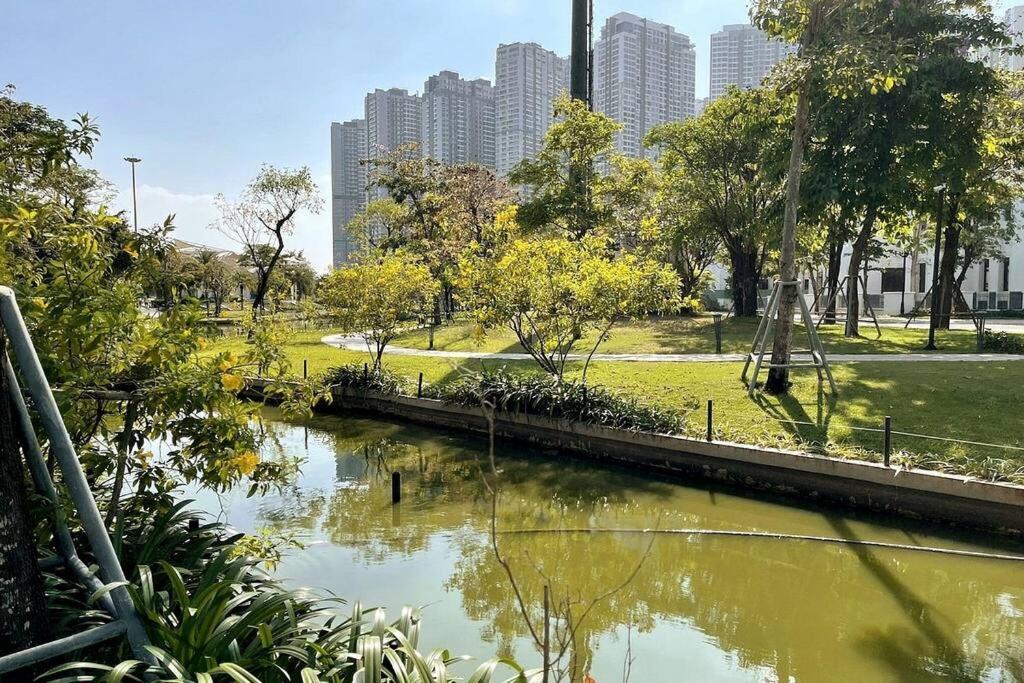 2BR Luxury SaiGon river view Landmark 81 CP Apartment
