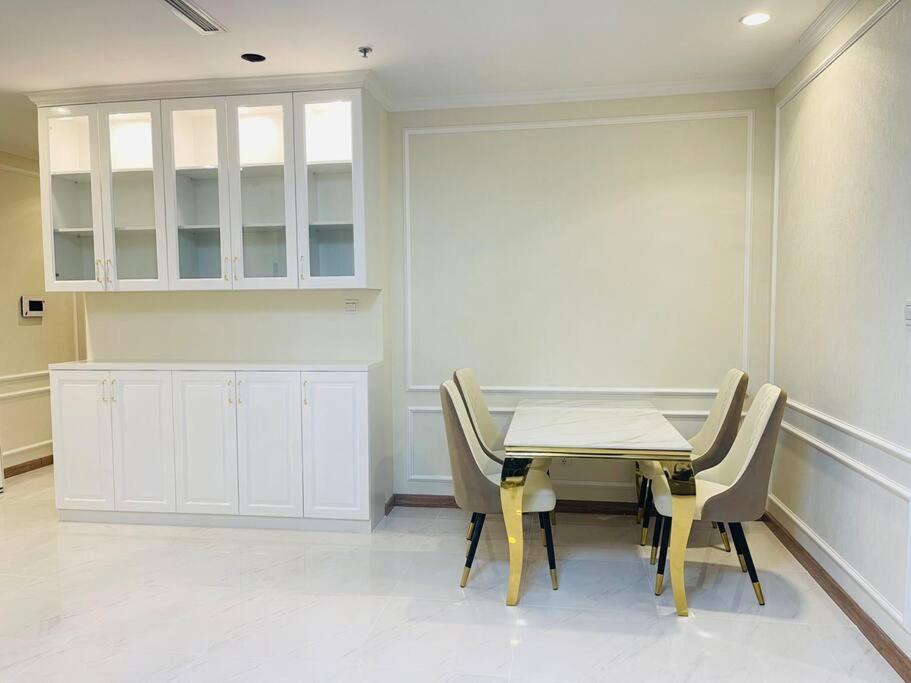 2BR Luxury SaiGon river view Landmark 81 CP Apartment