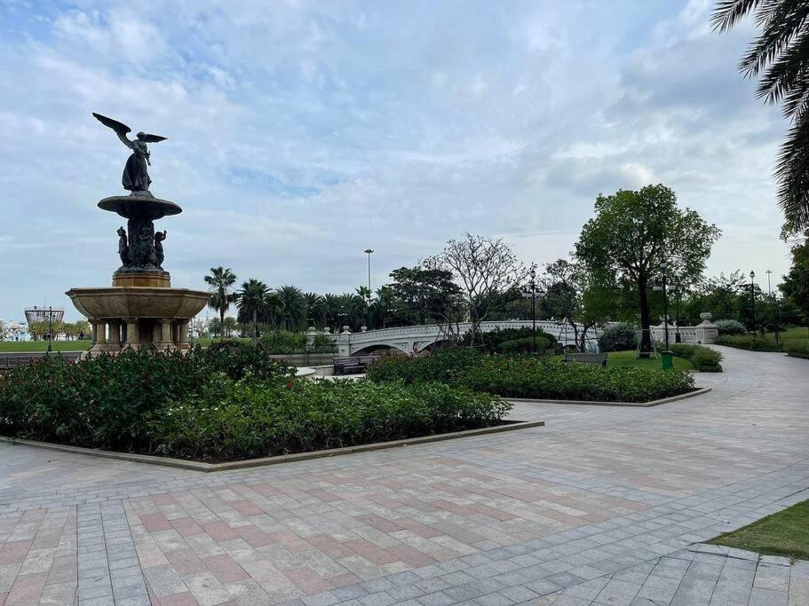 2BR Luxury SaiGon river view Landmark 81 CP Apartment