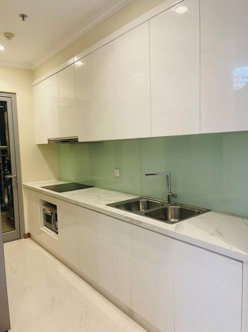 2BR Luxury SaiGon river view Landmark 81 CP Apartment