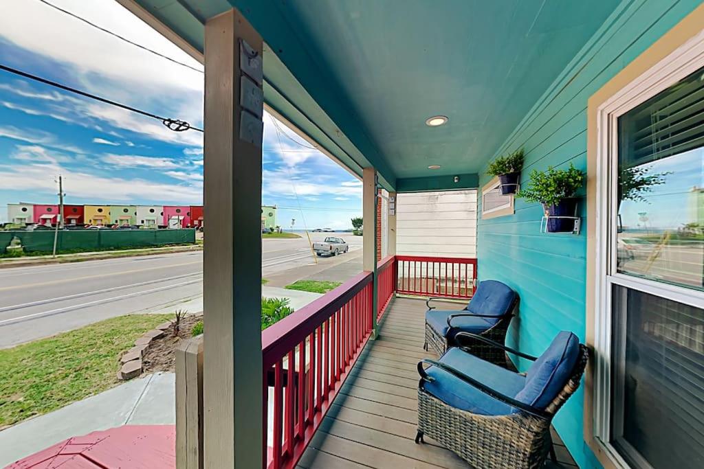 1 Min to Beach Ocean Breeze 3BR Pets welcome with pet fee view 5