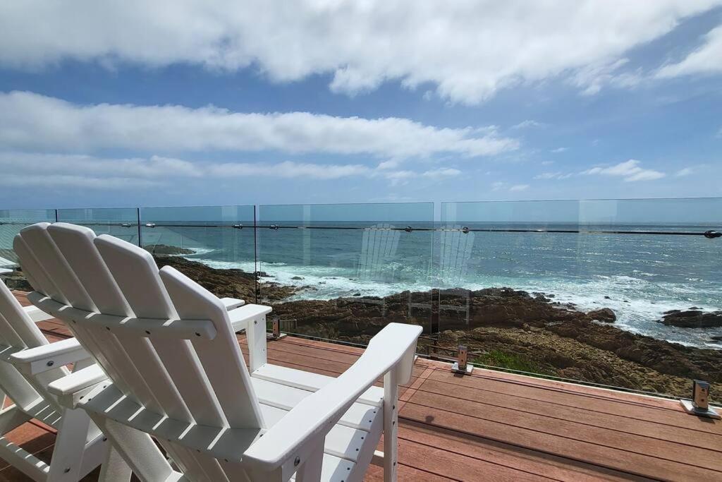 Heathcliff1 Luxury Couples Retreat with Stunning Coastal Views!