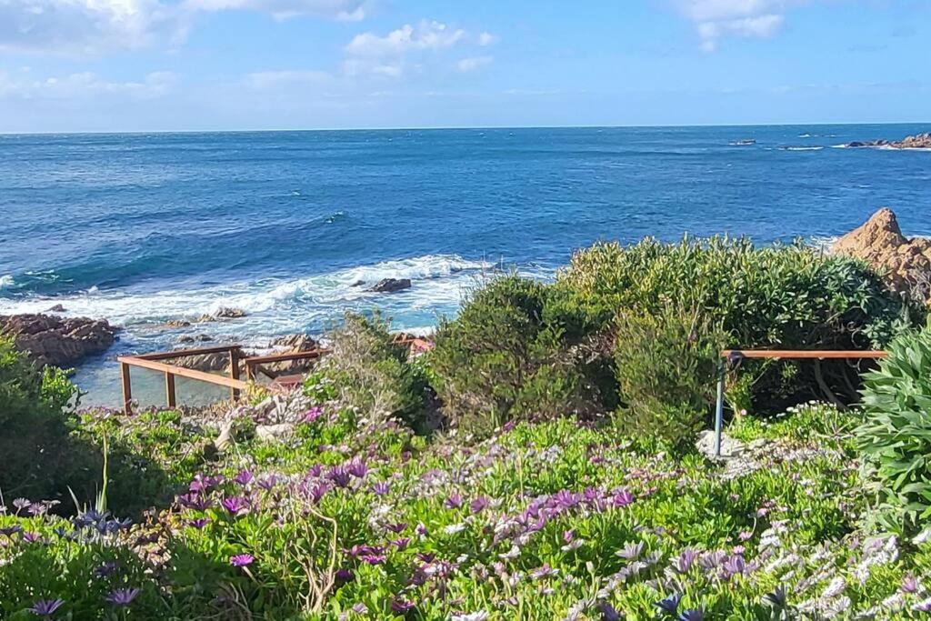 Heathcliff1 Luxury Couples Retreat with Stunning Coastal Views!