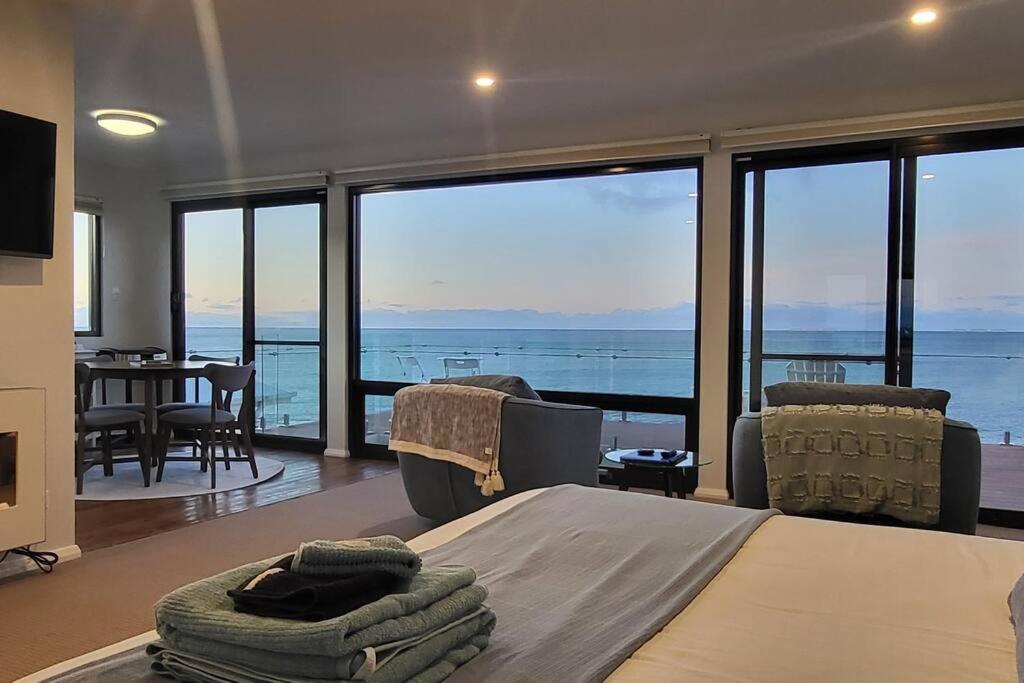 Heathcliff1 Luxury Couples Retreat with Stunning Coastal Views!