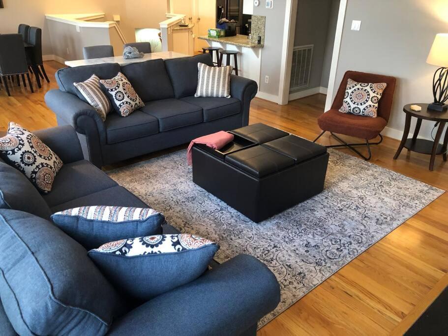 Medical Center Spring Special 1 Mile to NRG 3BR Fast Wifi view 5