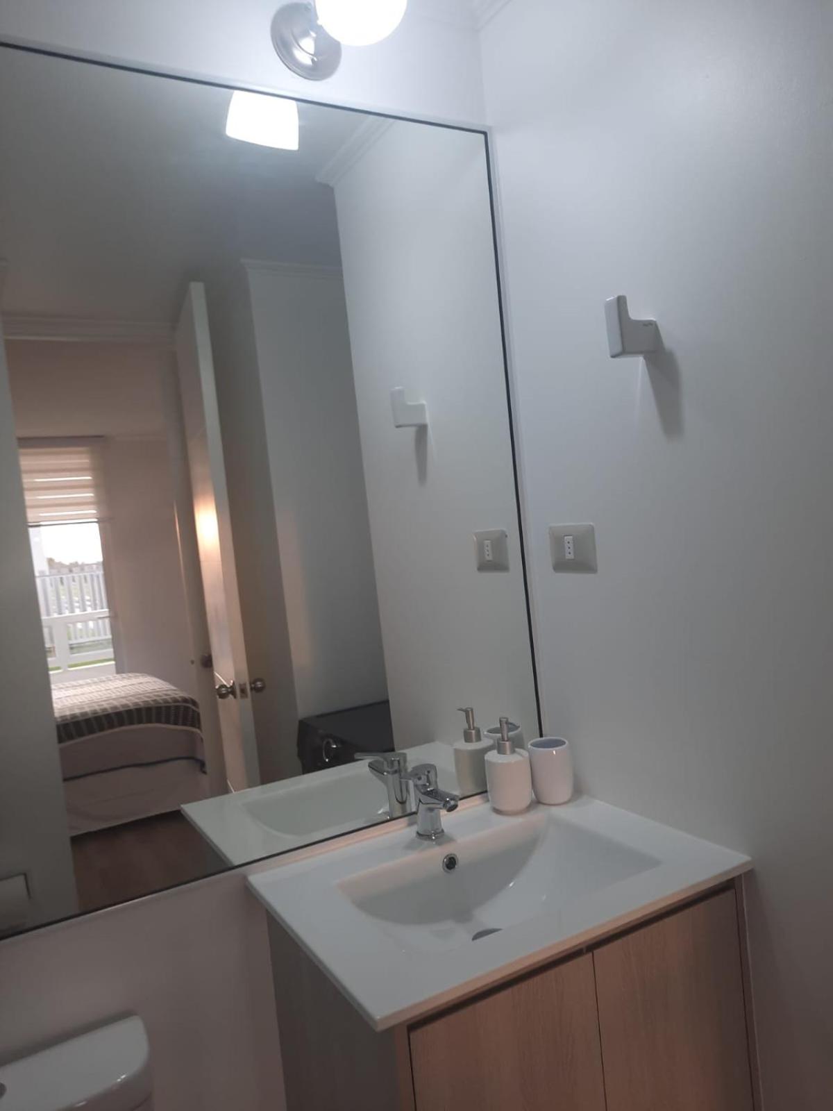 Acogedor Departamento Central con Piscina, Estacionamiento Privado y Más