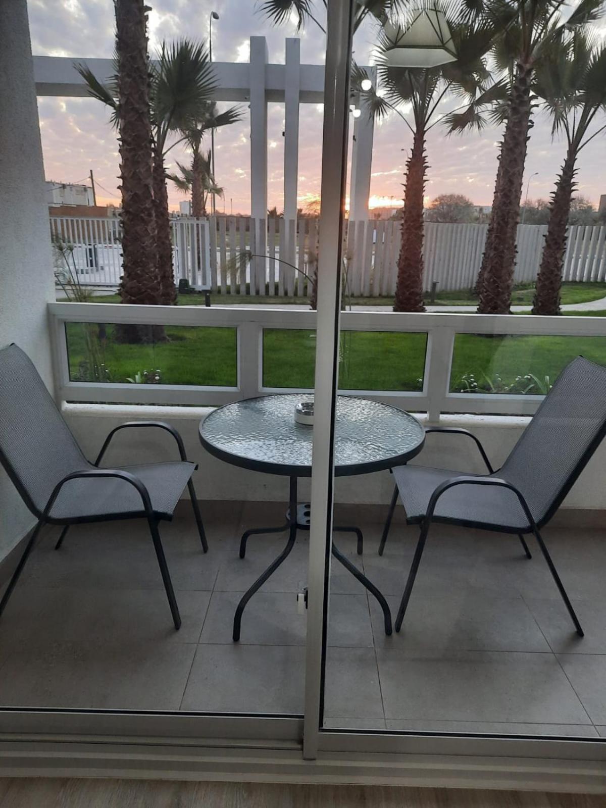Acogedor Departamento Central con Piscina, Estacionamiento Privado y Más