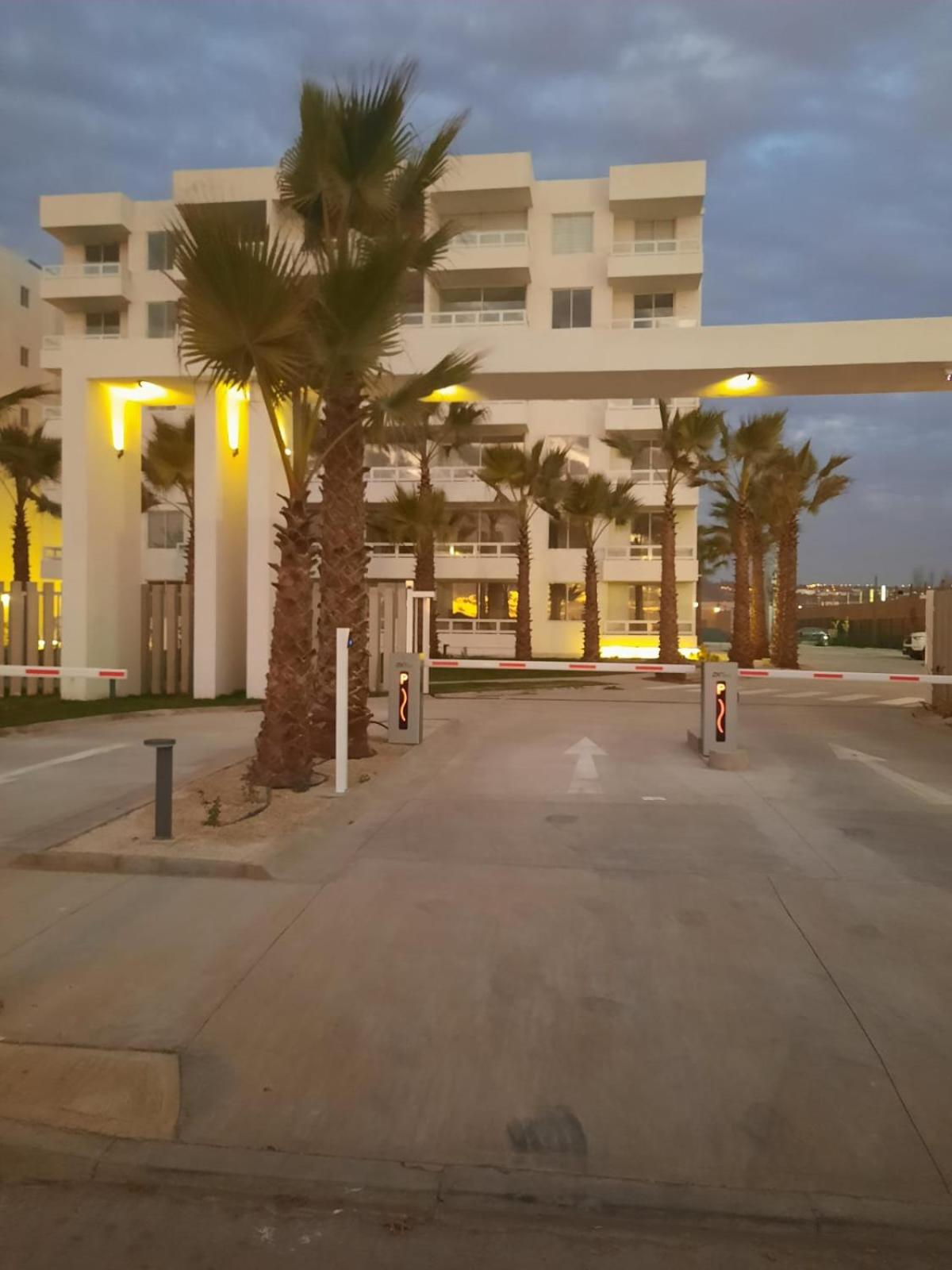 Acogedor Departamento Central con Piscina, Estacionamiento Privado y Más