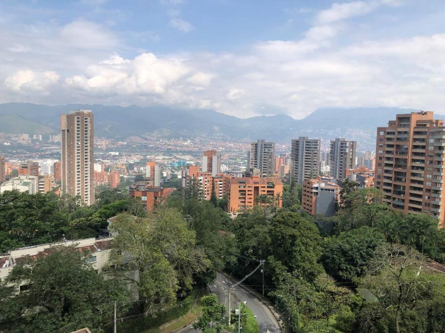 Espectacular apartamento cerca al Lleras y El Tesoro