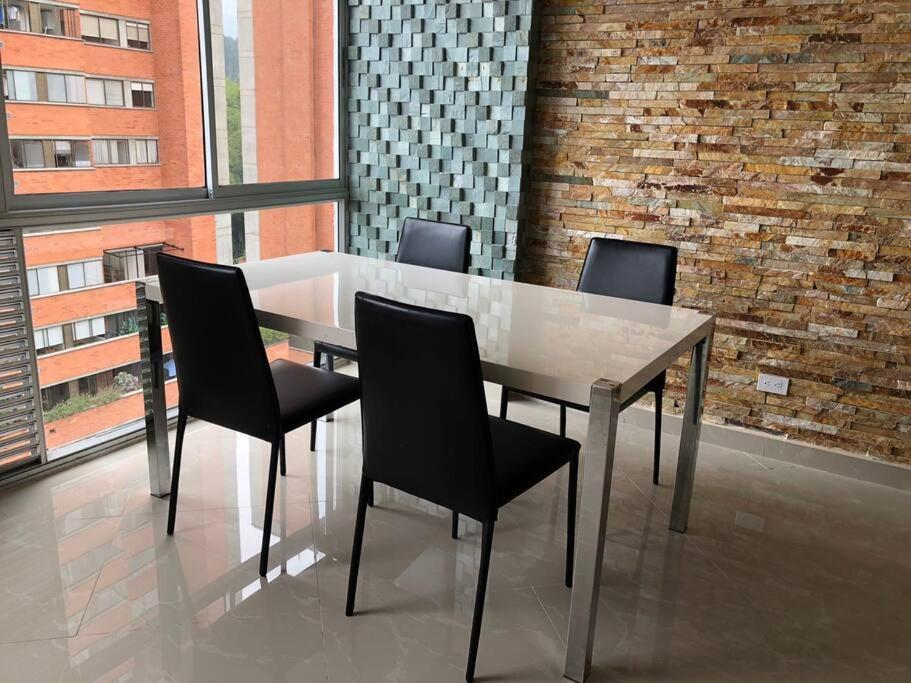 Espectacular apartamento cerca al Lleras y El Tesoro