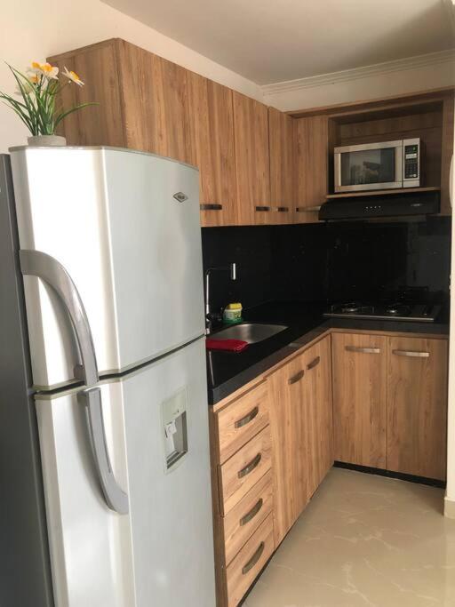 Espectacular apartamento cerca al Lleras y El Tesoro