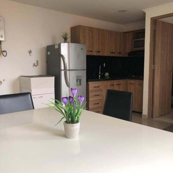 Espectacular apartamento cerca al Lleras y El Tesoro