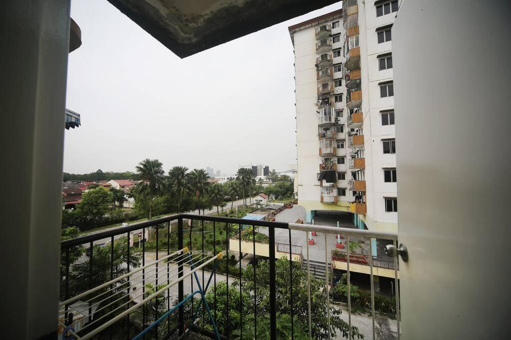 Low-Cost Apartment (2 Bedrooms) Kelana Jaya photo 2