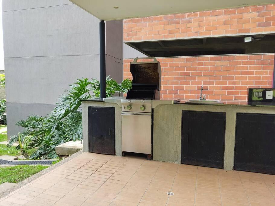Apartamento con piscina, frente a CC Mayorca