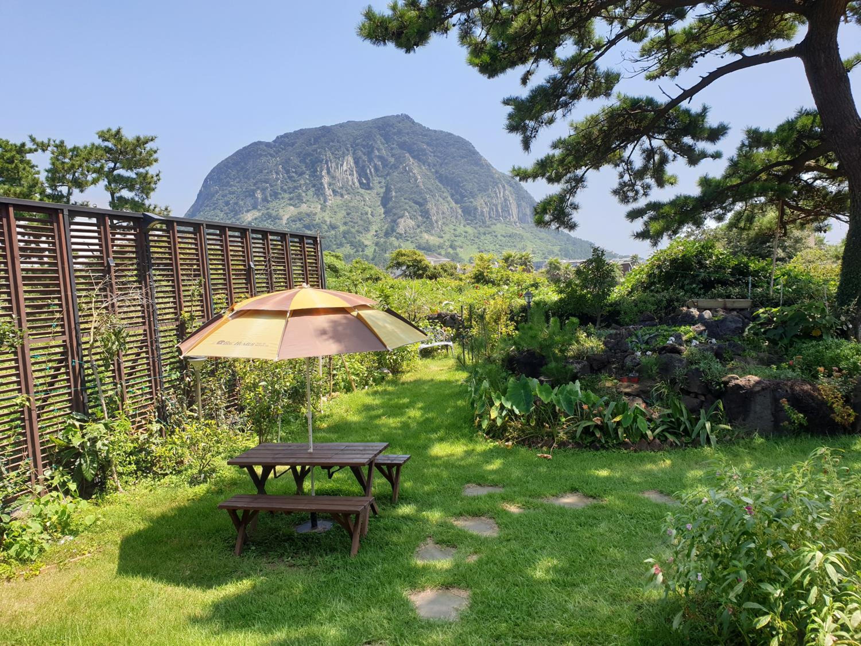 Wind Jeju Cafe & Pension