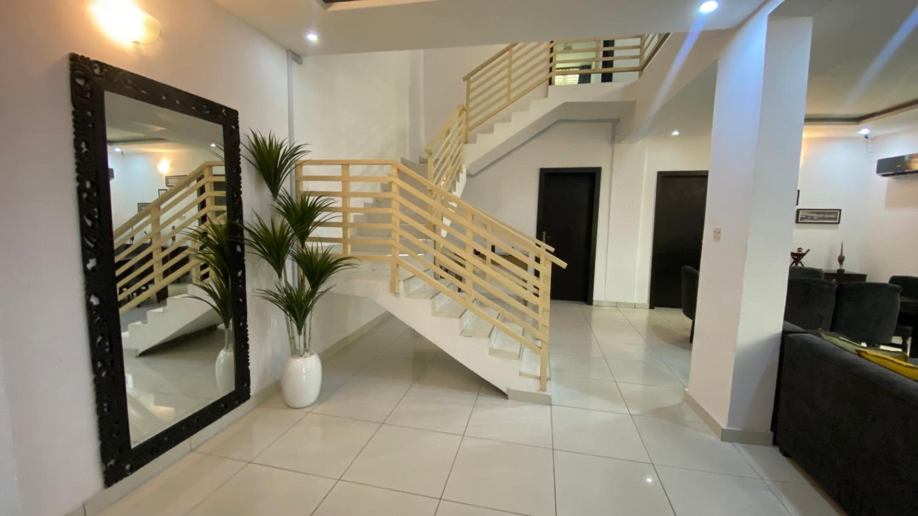 Modern 2 bedroom Maisonette Lekki Phase 1, Lagos view 5