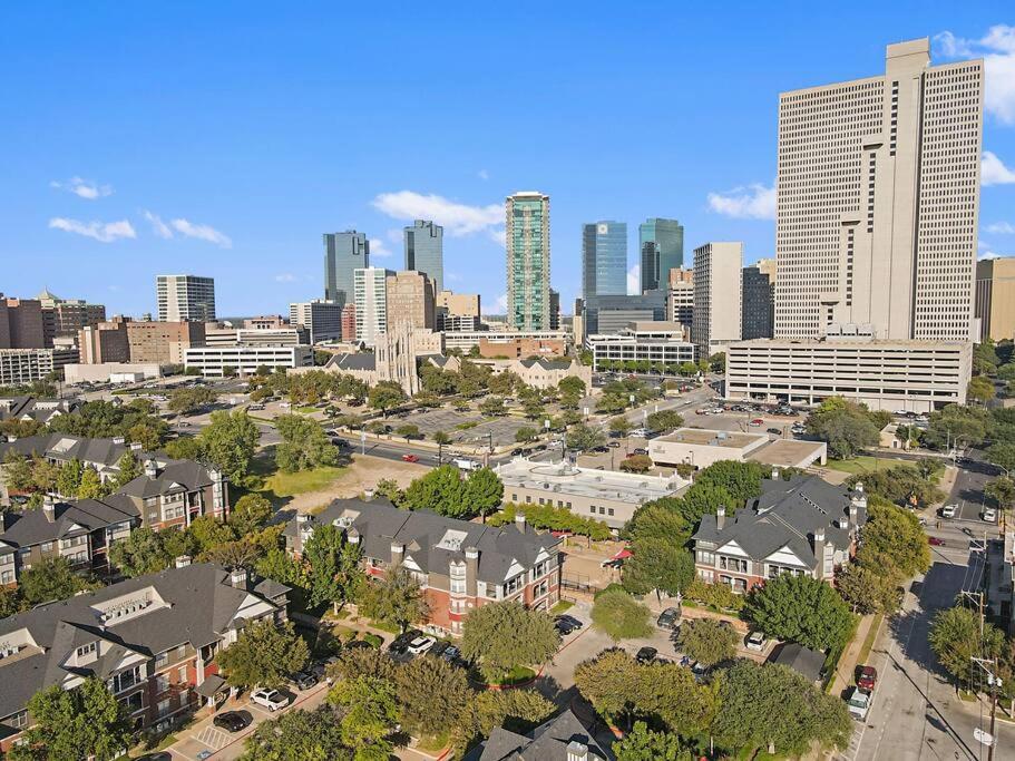Luxurious, 1 bedroom near Downtown & Dickies Arena view 4