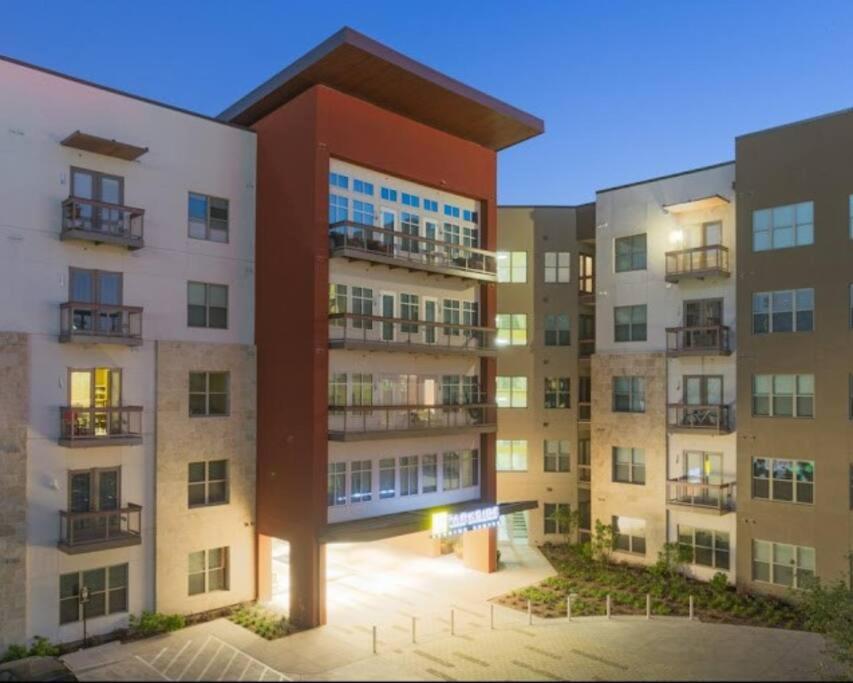 Luxurious, 1 bedroom near Downtown & Dickies Arena view 2