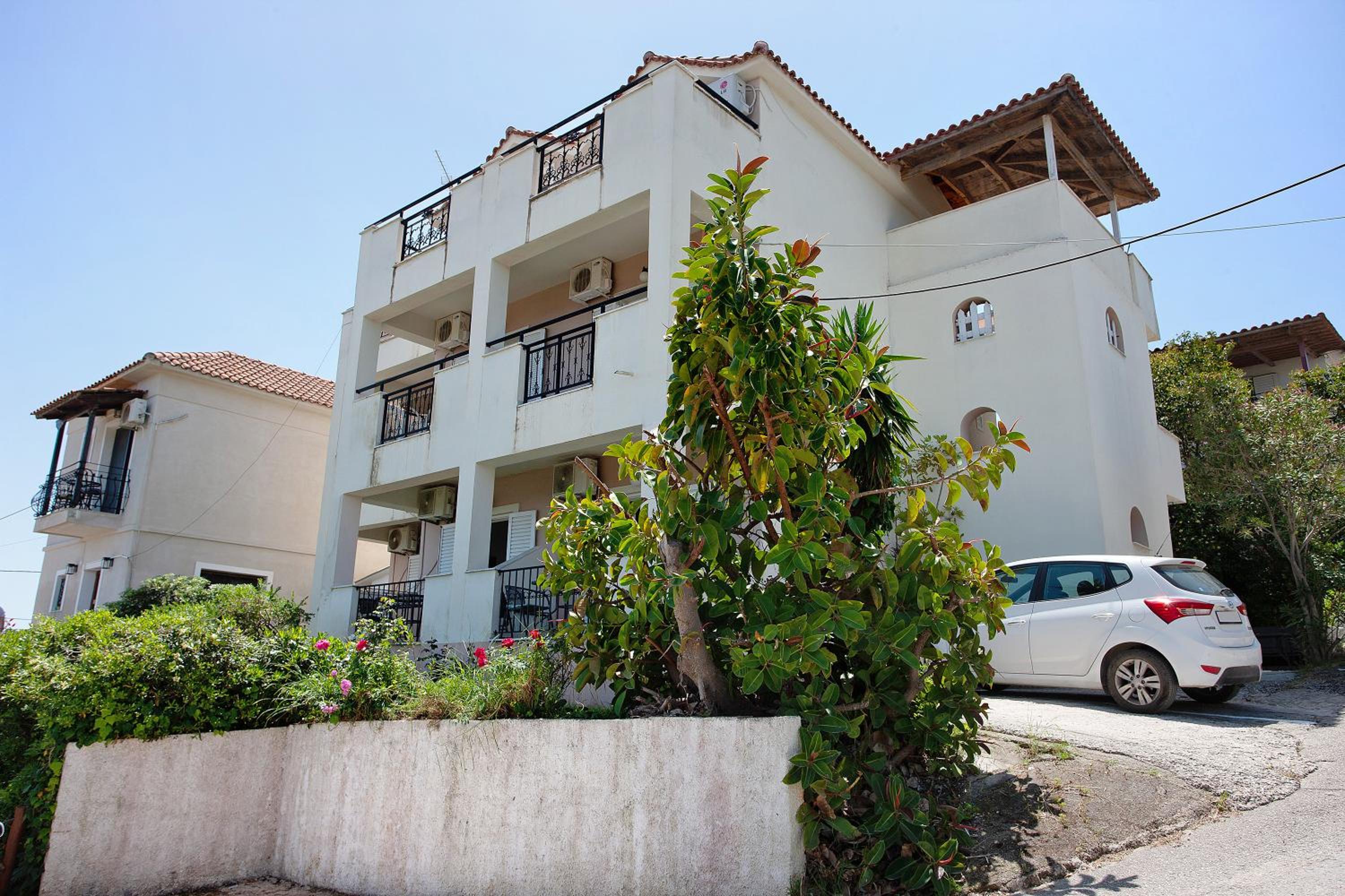 Yiannis Studio 4 photo 5