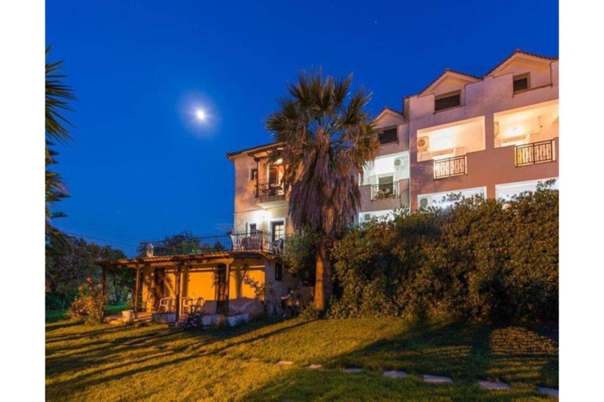 Yiannis Studio 4 photo 4