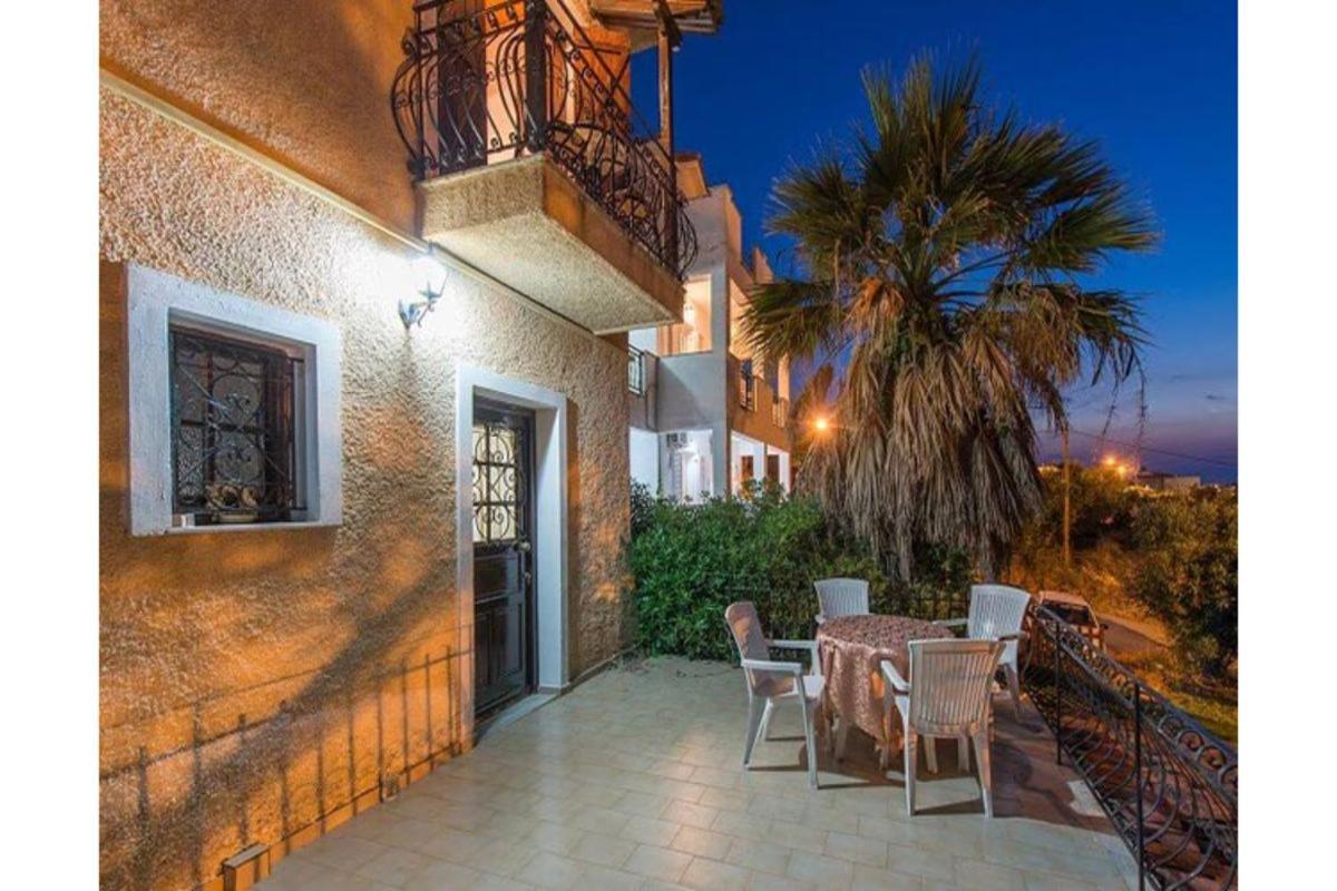 Yiannis Studio 4 photo 3