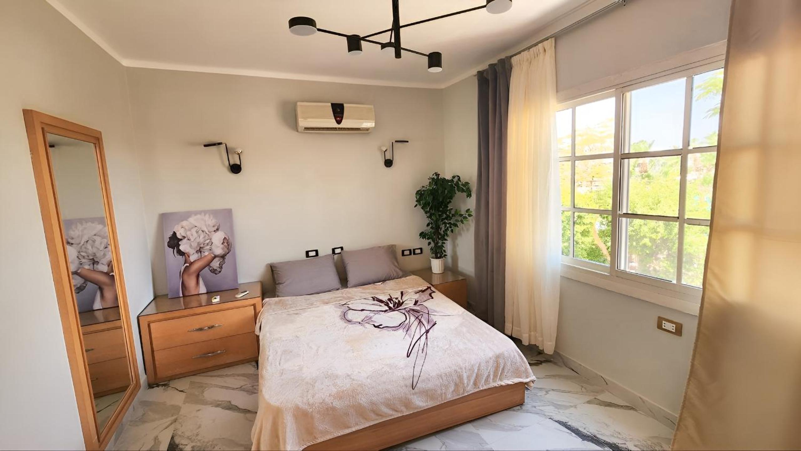 Luxury 2-Bedroom Poolside Apartment
