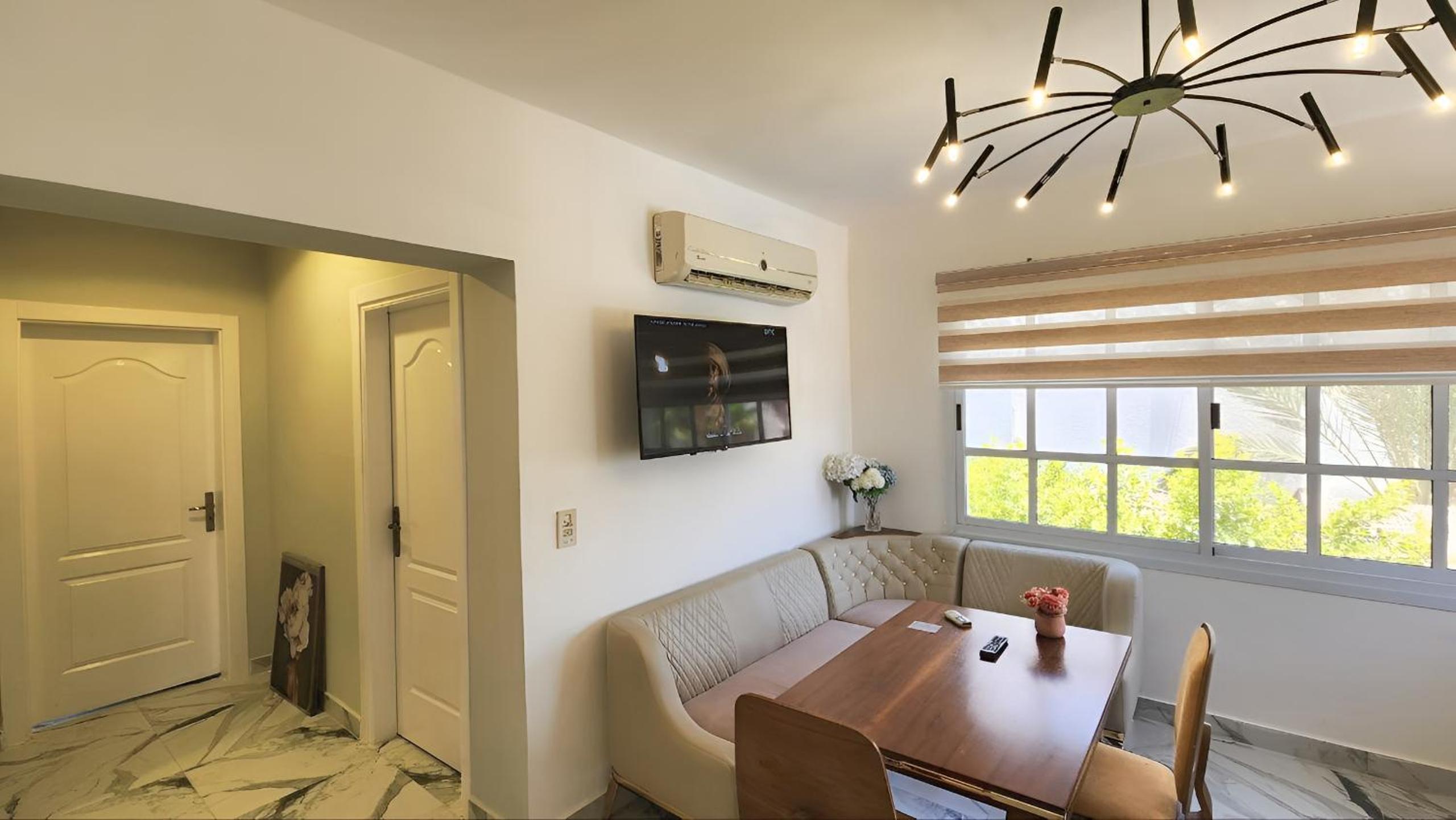 Luxury 2-Bedroom Poolside Apartment