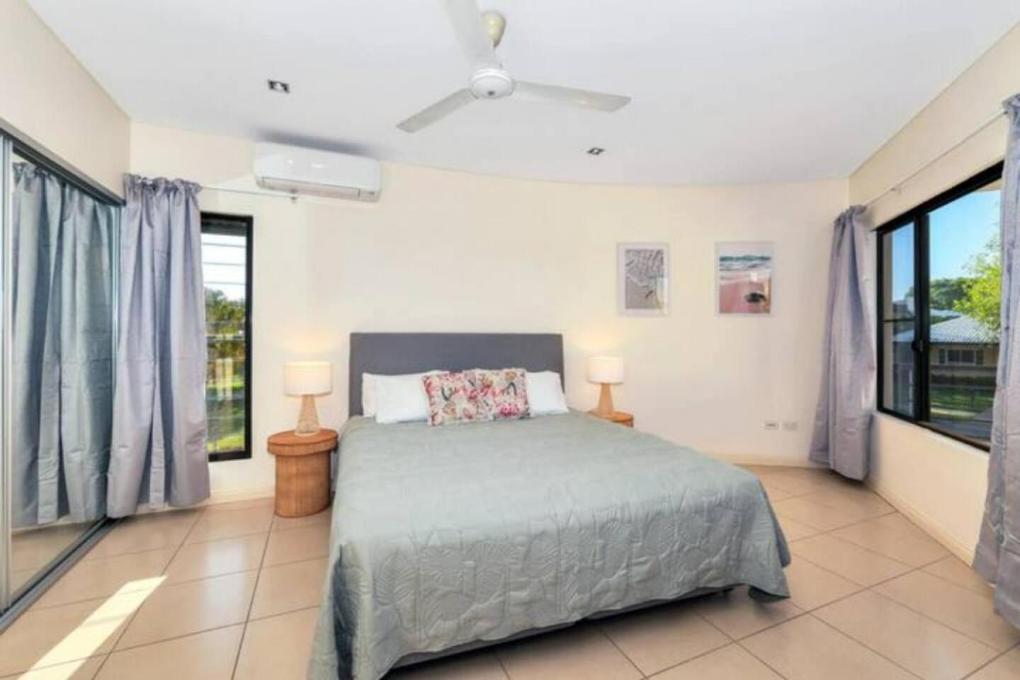 Beautiful Bayview - King Beds, Pool Water Frontage