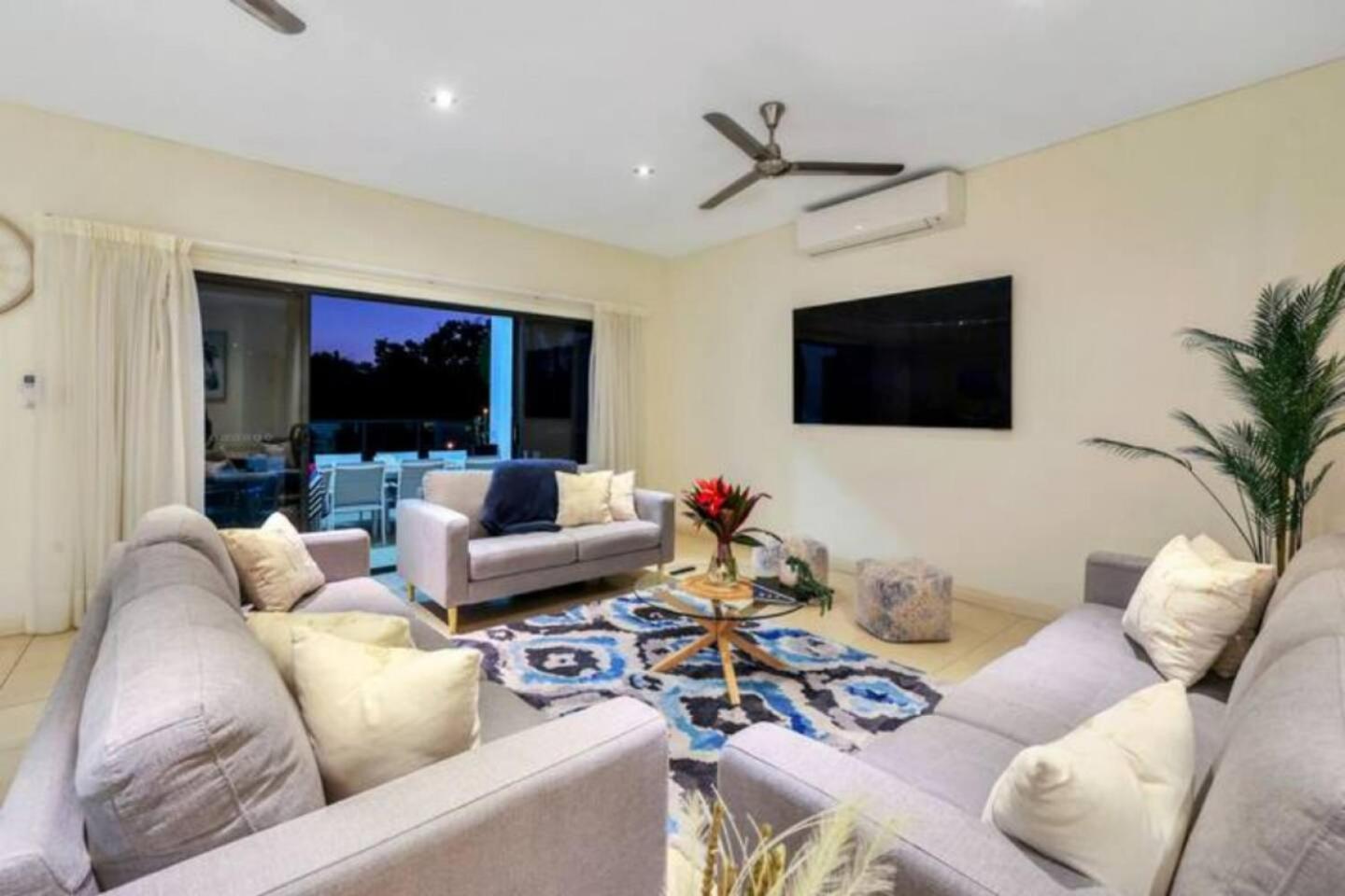 Beautiful Bayview - King Beds, Pool Water Frontage