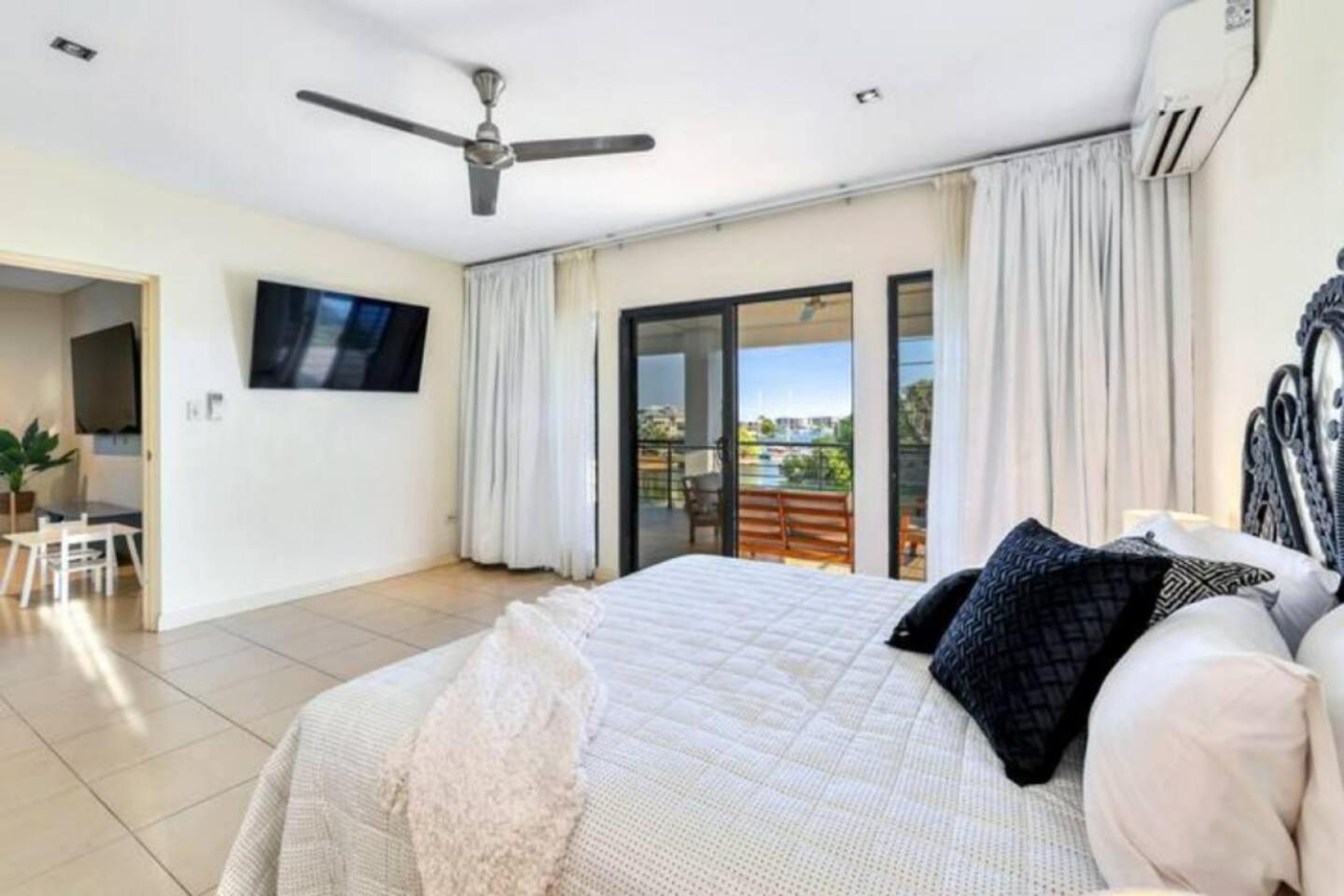 Beautiful Bayview - King Beds, Pool Water Frontage