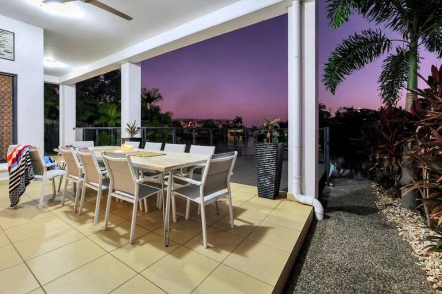 Beautiful Bayview - King Beds, Pool Water Frontage