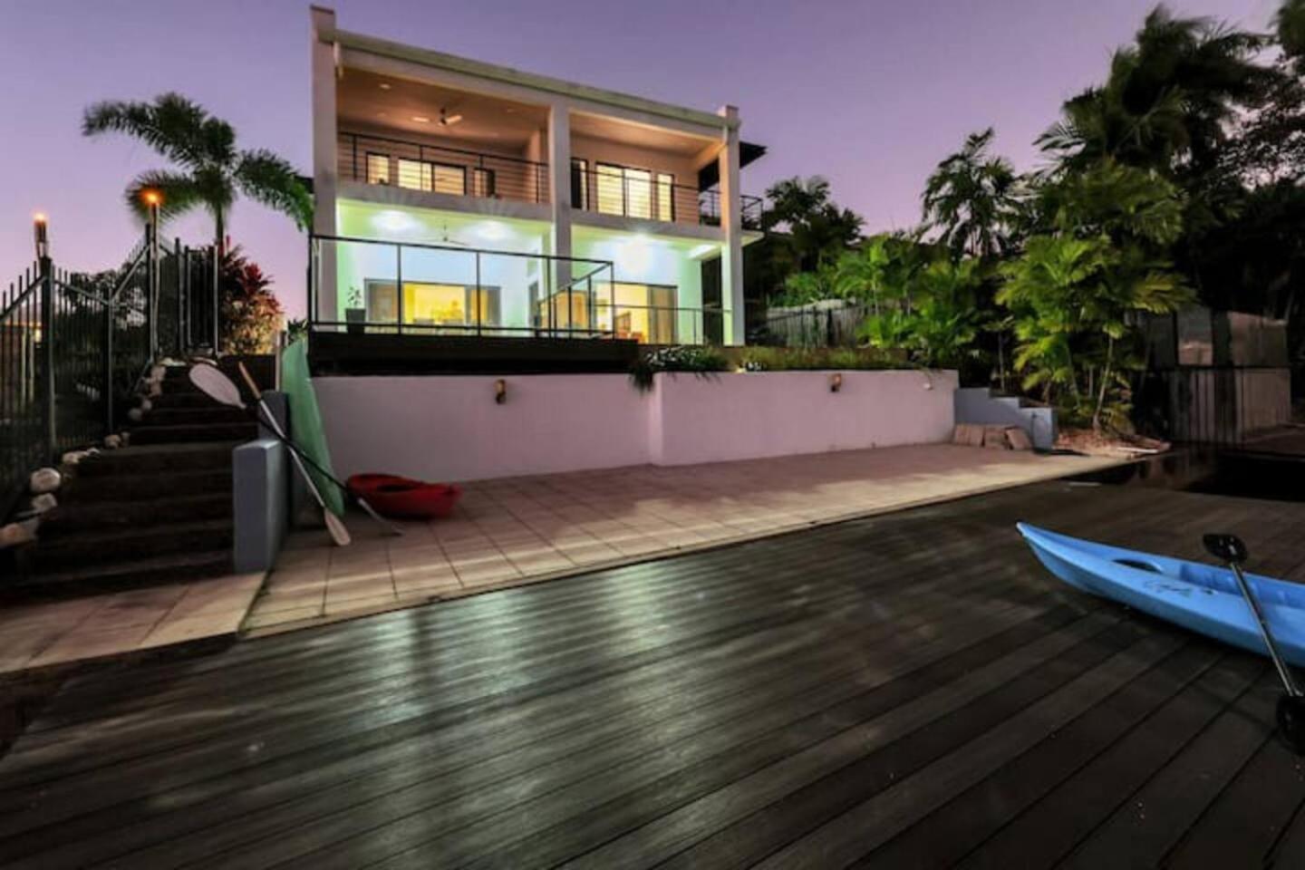 Beautiful Bayview - King Beds, Pool Water Frontage