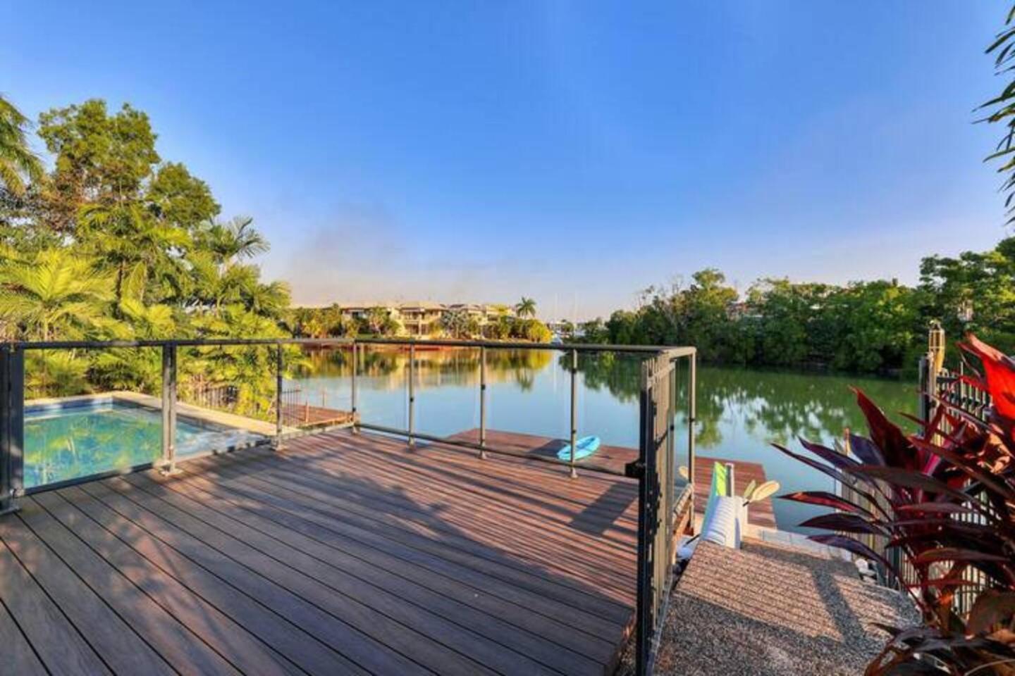 Beautiful Bayview - King Beds, Pool Water Frontage